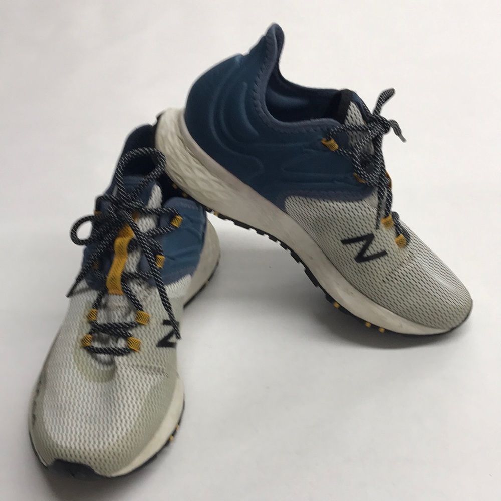 New BalanceMen’s Fresh Foam Roav VI Trail Running, White StoneBlue, New,Size 9.5